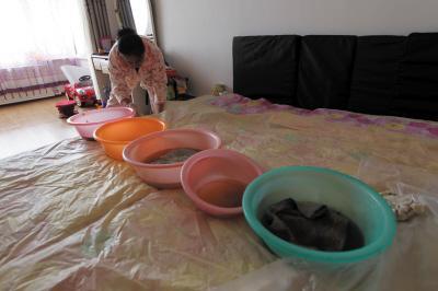 富民楼上漏水，住户失联，小区没物管，业主维权难！律师来支招……